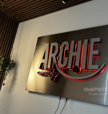 Letrero 3D luminoso de acero inoxidable con luz LED roja en CDMX.