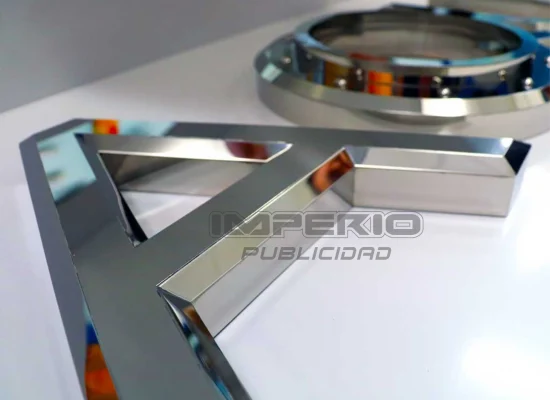 letras-3d-acero-inoxidable-detalle-acabado-cdmx Letras 3D de acero inoxidable con acabado espejo fabricadas en CDMX