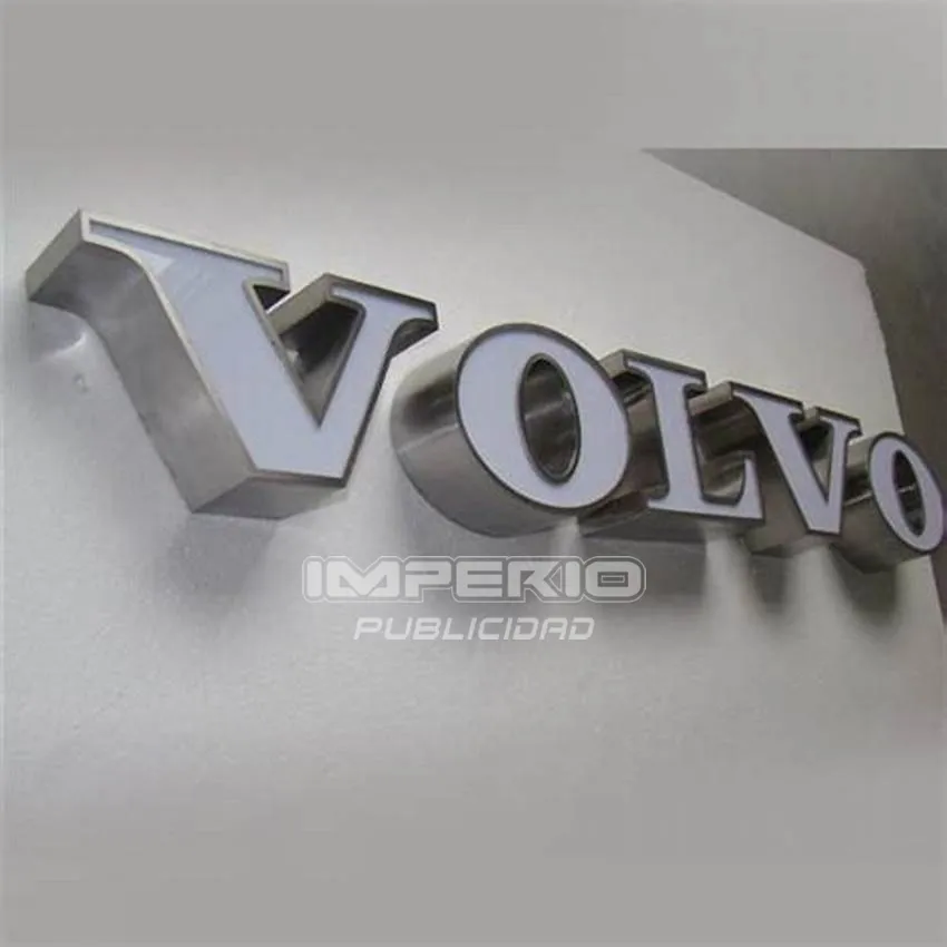 letras-3d-acero-inoxidable-frente-acrilico-volvo-cdmx Letras 3D de acero inoxidable con frente acrílico blanco tipo Volvo instaladas en muro interior CDMX