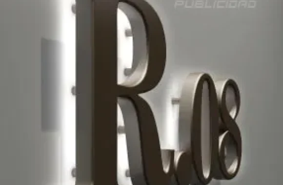 letras-3d-anuncios-luminosos-cdmx Letra 3D metálica con luz blanca posterior montada en muro, fabricada en CDMX.