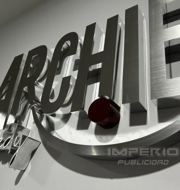 Letras 3D de acero inoxidable personalizadas con acabado cepillado en CDMX.