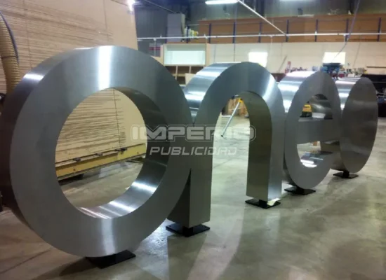 letras-monumentales-3d-acero-inoxidable-acabado-cepillado-cdmx Letras monumentales 3D en acero inoxidable con acabado cepillado fabricadas en taller de CDMX