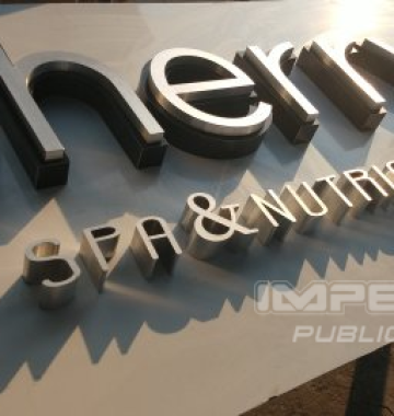 Letrero 3D de acero inoxidable Cherry Spa & Nutrición fabricado en CDMX.