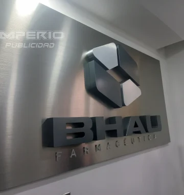 Letrero 3D en acero inoxidable y aluminio cepillado en CDMX.