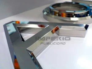 Fabricante de letras 3D en acero inoxidable acabado espejo en CDMX